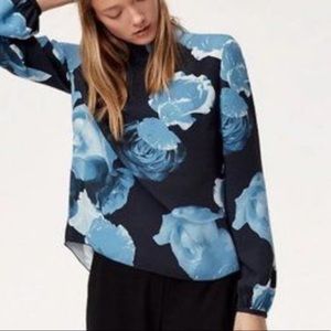 - Aritzia Babaton Navy/Light Blue Floral Long Sleeve Blouse Size L